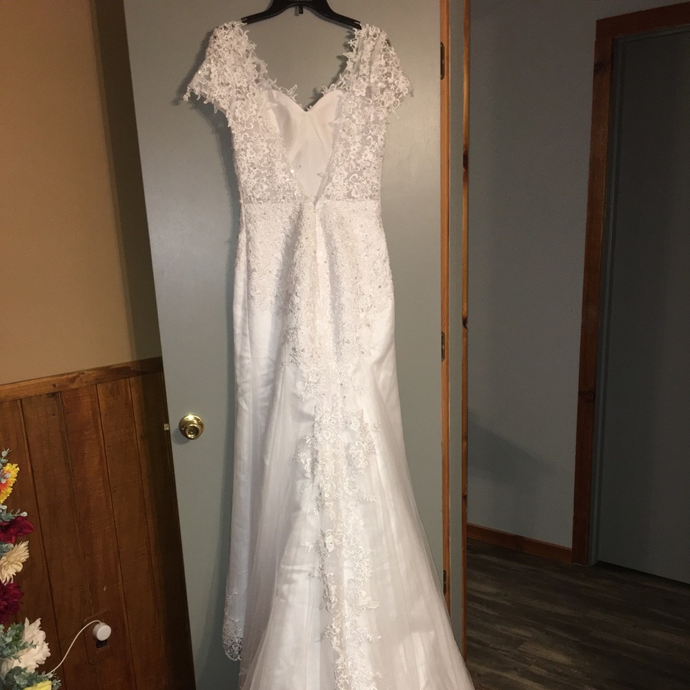 Wedding dress - Picture 4 of 6